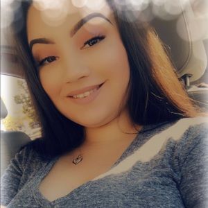 Meet your Posher, Adina